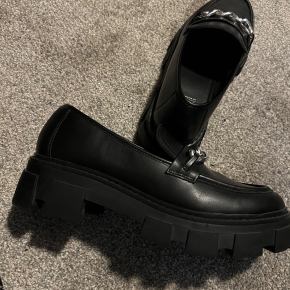 Woman's shoes - Picture 3 of 3